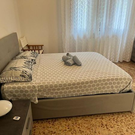 Casa Alexander Lägenhet Marina di Massa Exteriör bild