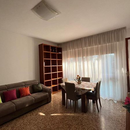 Casa Alexander Lägenhet Marina di Massa Exteriör bild