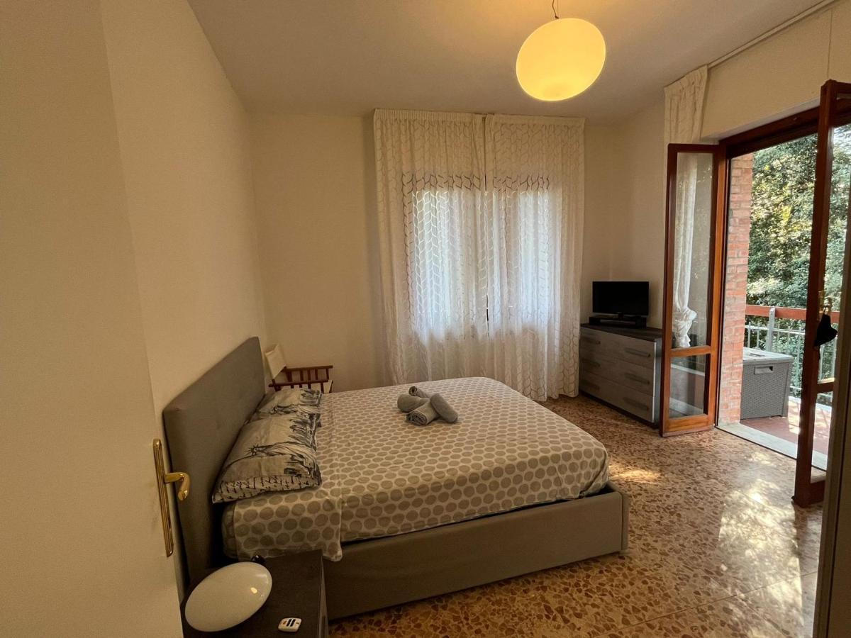 Casa Alexander Lägenhet Marina di Massa Exteriör bild