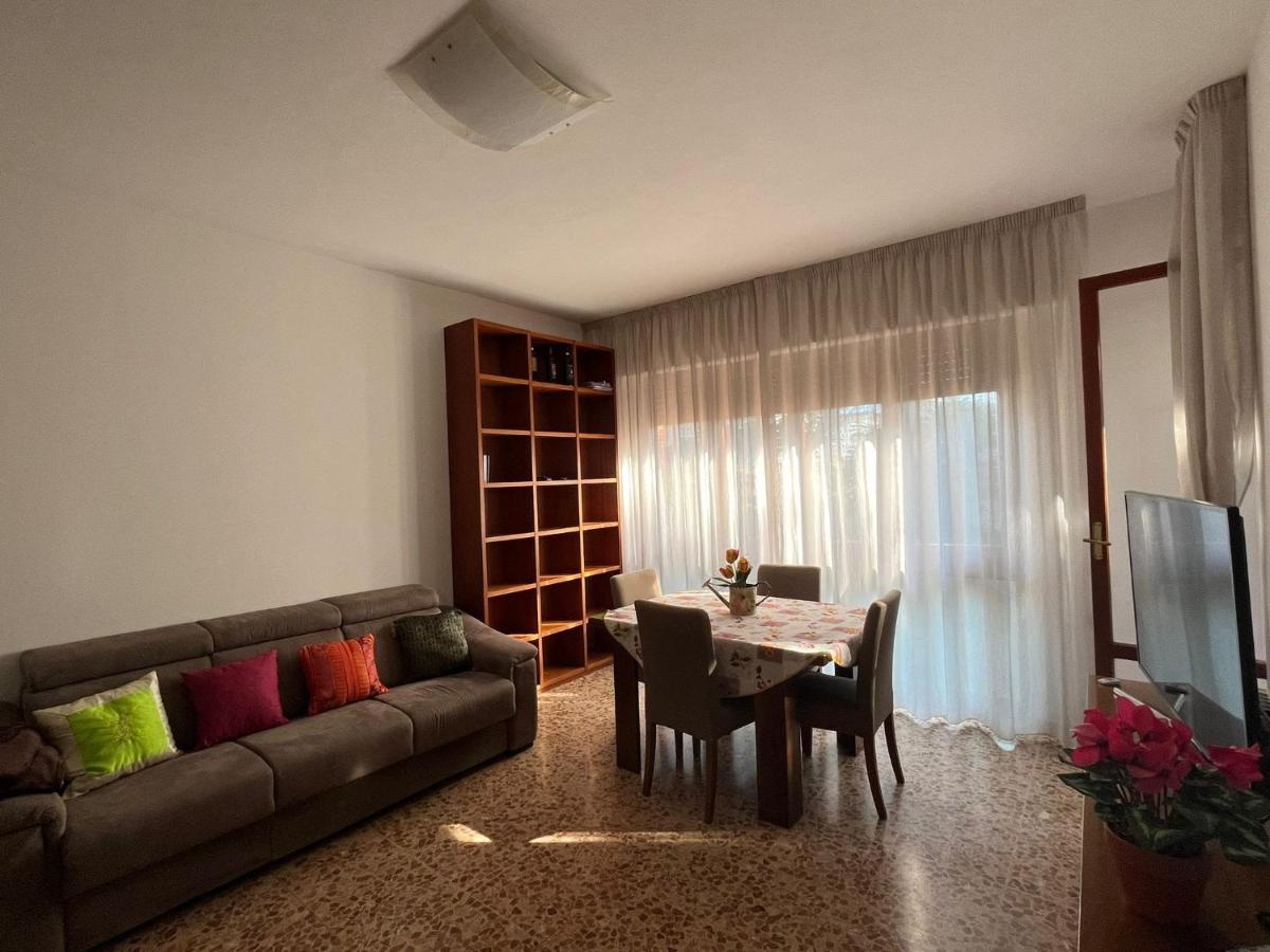 Casa Alexander Lägenhet Marina di Massa Exteriör bild