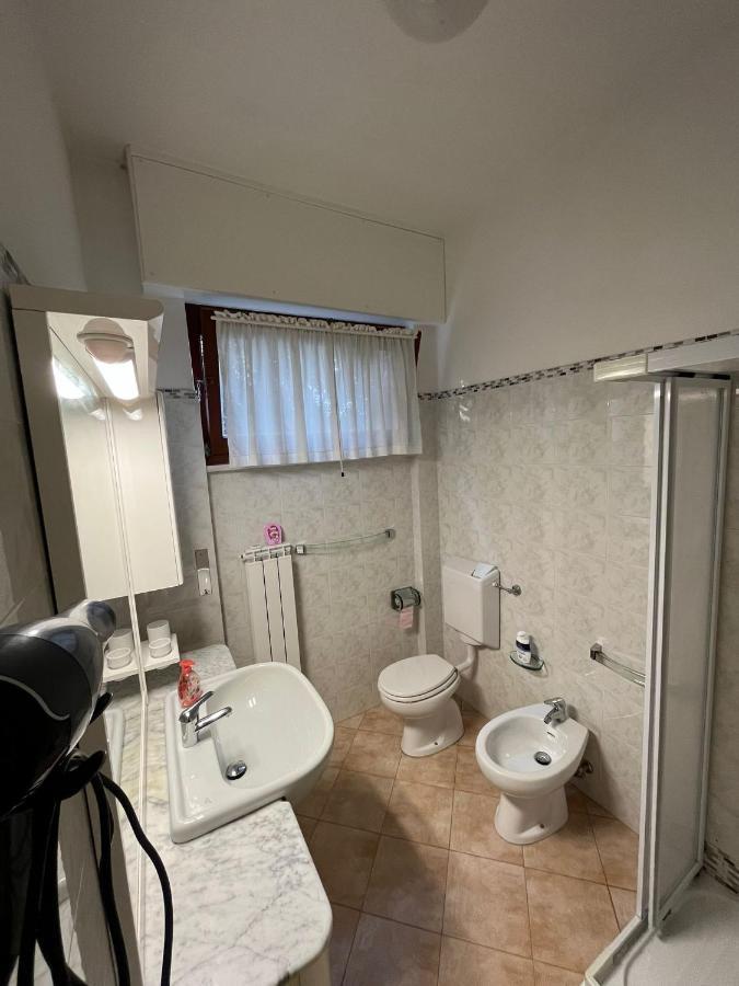 Casa Alexander Lägenhet Marina di Massa Exteriör bild