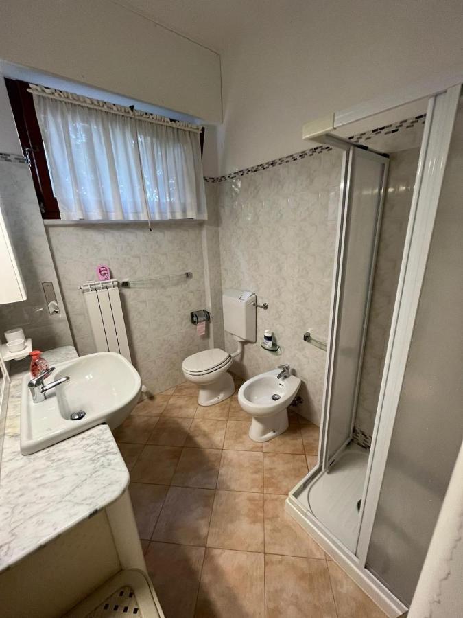 Casa Alexander Lägenhet Marina di Massa Exteriör bild
